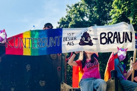 Kunterbunt ist beser als braune Scheisse Kunterbunt ist beser als braune Scheisse
